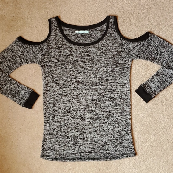 Maurices cold shoulder tunic size Medium - Picture 6 of 10